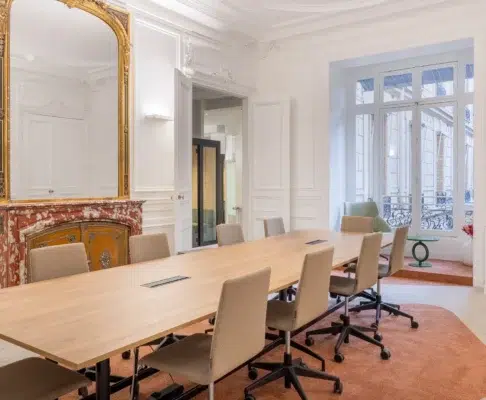 Bureaux haussmanniens réinventés à Paris 8 par Axess Workplace
